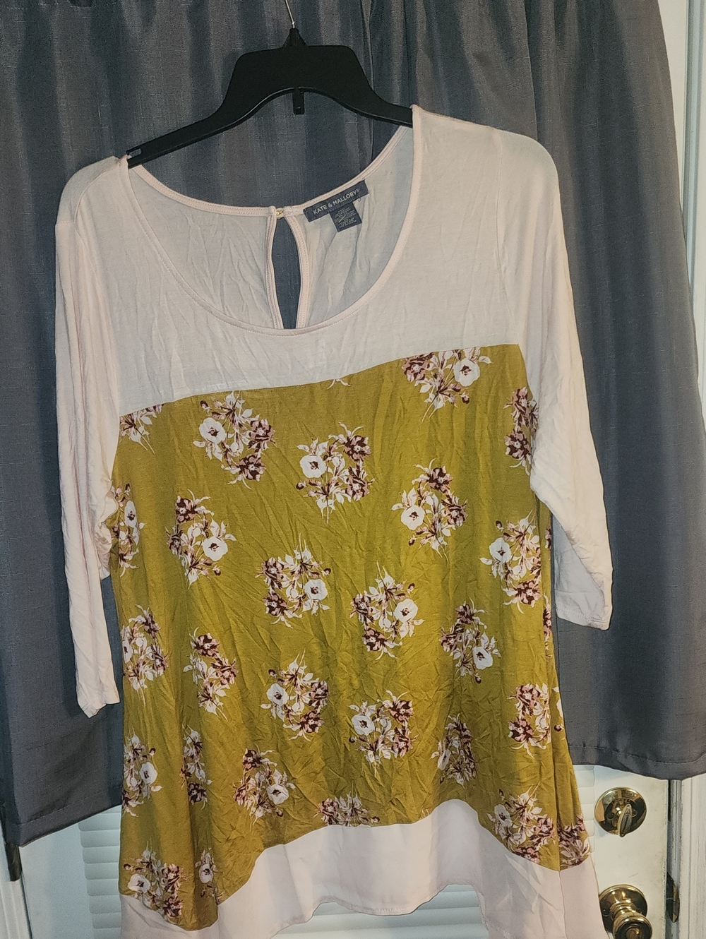 Nwot Pink & Olive Floral Colorblock Scoop Neck Tunic